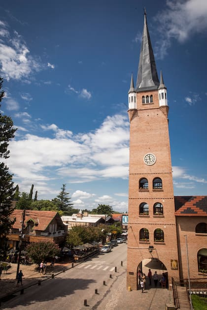 La Torre de Villa General Belgrano, con la cúpula restaurada en 2019