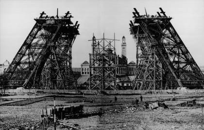 La Torre durante la construcción.