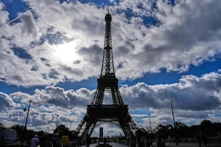 La Torre Eiffel reabre tras una huelga por límites a empleadas durante visita de delegación india