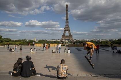 La torre Eiffel volverá a recibir visitantes el 25 de junio con capacidad limitada; solo estarán habilitadas las escaleras y los dos primeros niveles