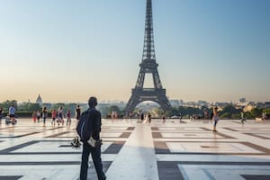 El hombre que vendió la Torre Eiffel: la historia del estafador que engañó al mismísimo Al Capone