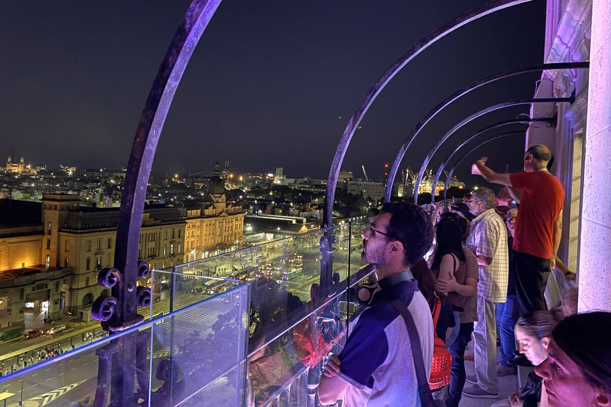 La Torre Monumental abre su mirador para visitas nocturnas guiadas en noches de luna llena y cuarto creciente