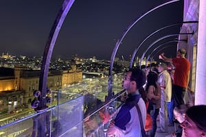 La Torre Monumental abre su mirador para visitas nocturnas guiadas en noches de luna llena y cuarto creciente