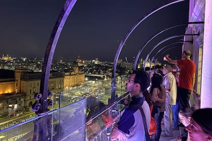 La Torre Monumental abre su mirador para visitas nocturnas guiadas en noches de luna llena y cuarto creciente
