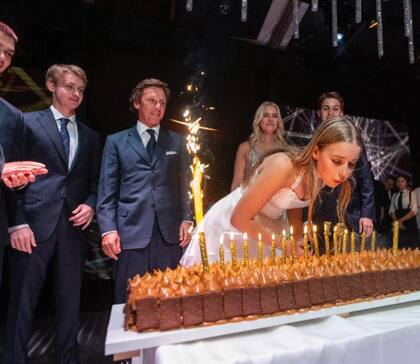 La torta de 15 fue la preferida de Taína: una chocotorta XL. El catering estuvo a cargo de Schuster Catering