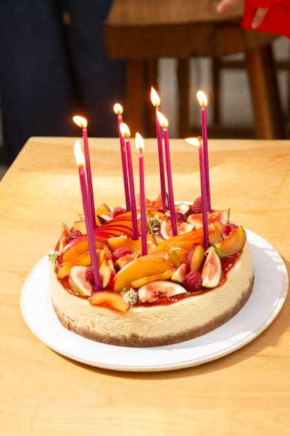 La torta elegida para celebrar los 36 años de Victoria, fue un cheescake frutal.