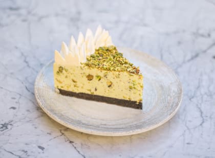 La torta estrella de Ciro es la de pistacho con pepas del fruto seco