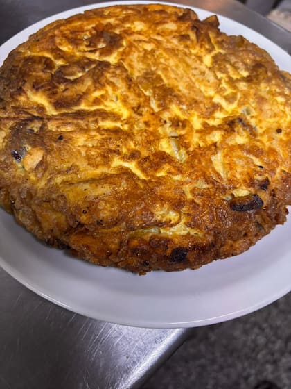 La tortilla babé, crujiente por fuera, es una receta que no se cambia a lo largo de los años