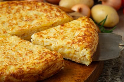 La tortilla de papa es uno de los platos más elegidos por los fanáticos de este tuberculo