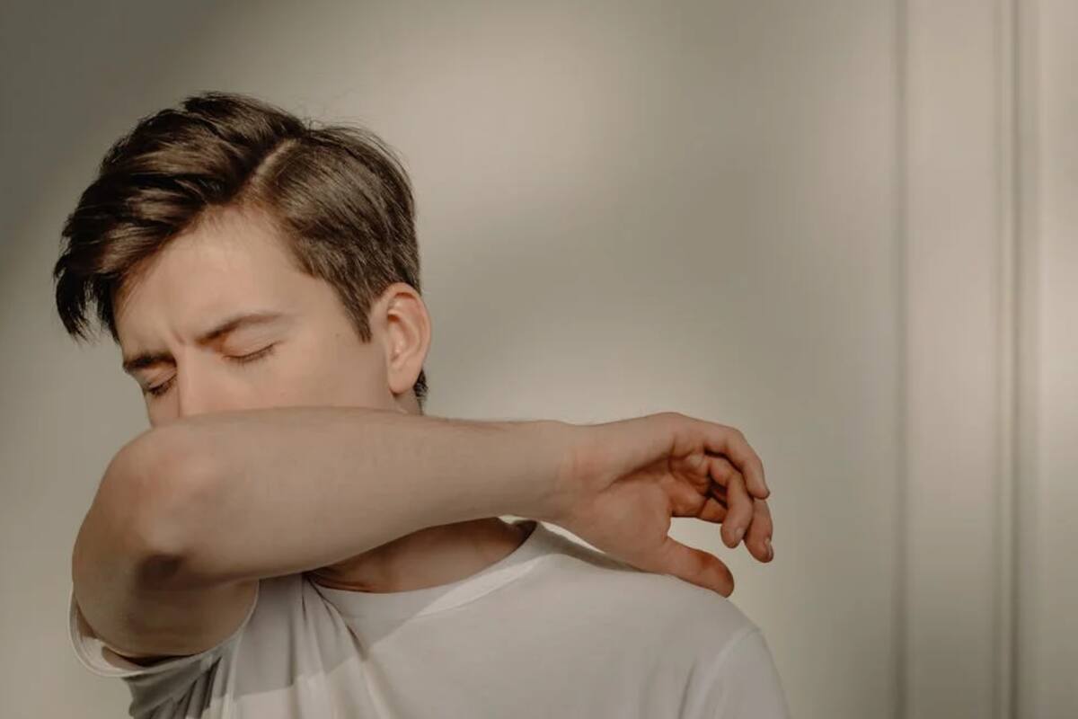 La tos puede eliminarse con distintos remedios caseros (Foto Pexels)