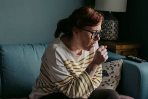 La tos puede tener orígenes diferentes y múltiples métodos para tratarla