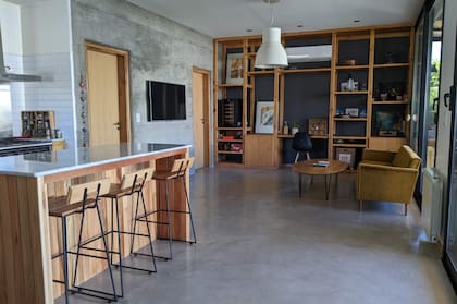 La totalidad de los muebles se construyeron con maderas recuperadas.