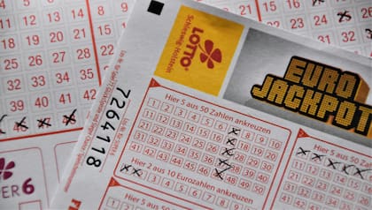 La trabajadora ganó la lotería y se hizo millonaria
