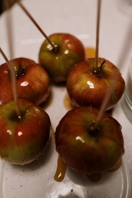 La tradición de manzanas con miel se lleva a cabo en Año Nuevo para atraer el éxito y la abundancia