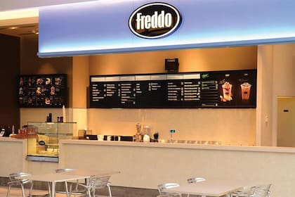 La tradicional heladería tercerizará su producción y dejará de tener locales propios; en la planta de Balvanera negocian con los 60 trabajadores