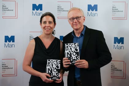 La traductora Jessica Cohen y el autor David Grossman, las dos mitades de la fórmula ganadora