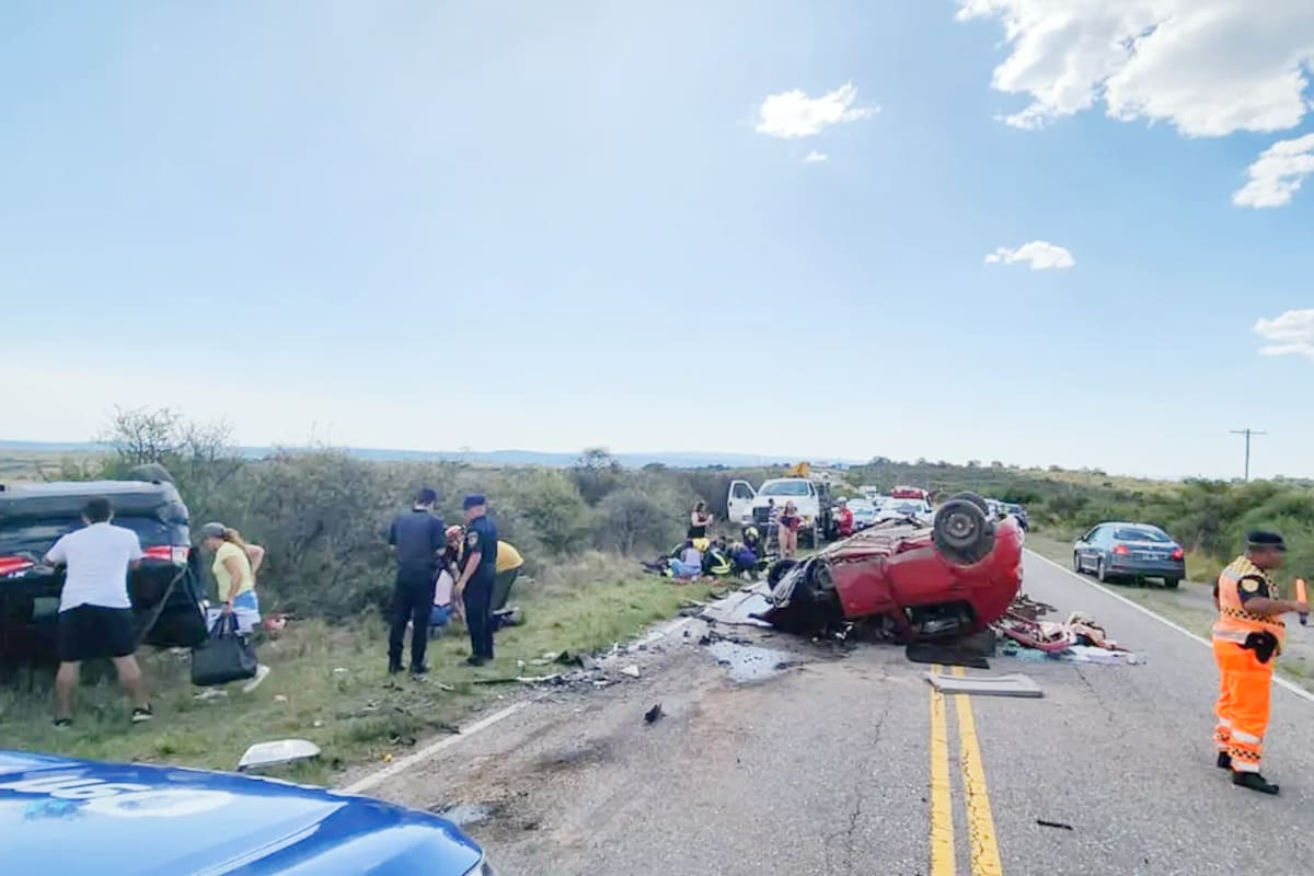 La tragedia en Altas Cumbres: a la izquierda, la camioneta BMW X1 que usaba el entonces legislador Oscar González
