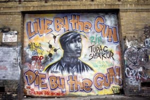 Quién era el rapero Tupac Shakur, cómo fue asesinado y por qué 30 años después el crimen sigue sin esclarecerse