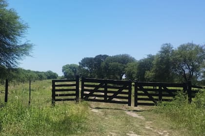 La tranquera del campo de Eduardo Bieler, en Vera, Santa Fe