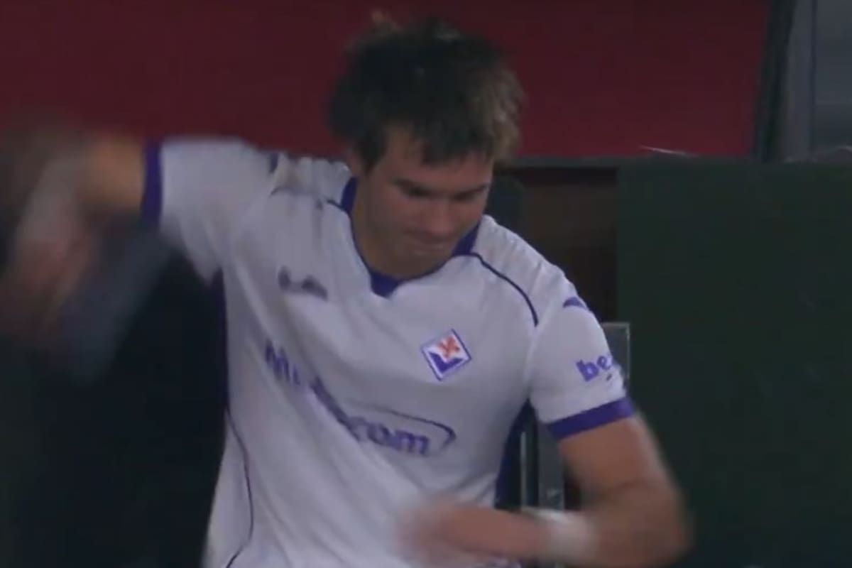La transmisión del partido entre Fiorentina y Roma mostró un gesto de fastidio de Mastantuono