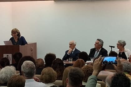 La trayectoria de la lingüista Elena Guiomar Ciapuscio fue reconocida por la Academia Argentina de Letras