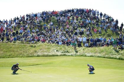 La tribuna natural del hoyo 6 en Royal St. George's, un lugar de ensueño para ver golf