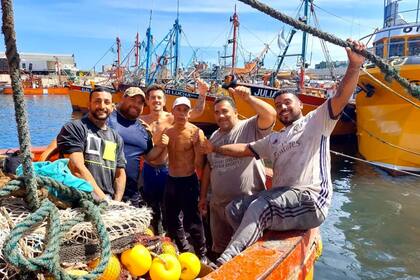 La tripulación de Manto Sagrado, la lancha pesquera que logró salvar a dos hombres