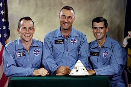 La tripulación del Apolo 1, Edward H. White II, Virgil I. "Gus" Grissom, y Roger B. Chaffee