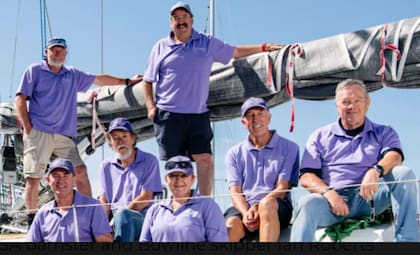La tripulación del velero Bowline; Nick Smith, segundo desde la derecha, murió por causa de la tempestad