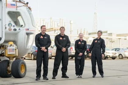 La tripulación se sometió a las mismas pruebas físicas y psicológicas que los astronautas profesionales