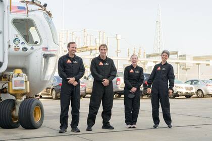 La tripulación se sometió a las mismas pruebas físicas y psicológicas que los astronautas profesionales.