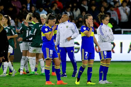 La tristeza de las jugadoras de Boca contrasta con la felicidad de las de Palmeiras. Las brasileñas ganaron la final, en Quito; a las argentinas les queda el orgullo del camino recorrido y el incentivo para lo que viene