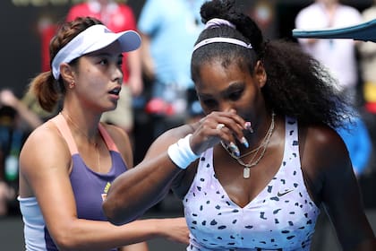 La tristeza de Serena en el saludo ante la china Qiang Wang, a quien había barrido en el último US Open