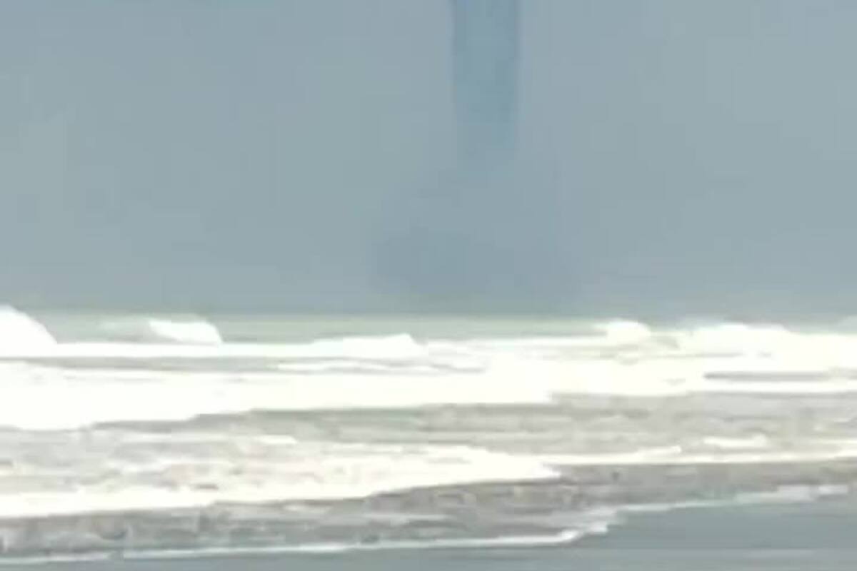 La tromba marina que se vio desde las playa en Necochea