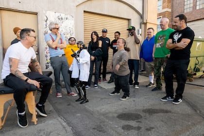 La troupe completa de Jackass en un alto del rodaje de la película final