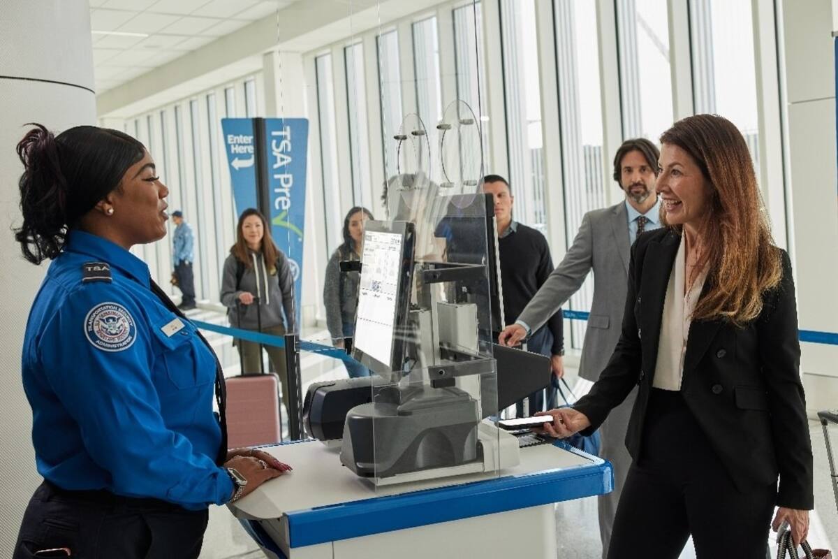 La TSA permite a quienes tengan el TSA PreCheck pasar por controles más rápidos en el Aeropuerto Internacional de Pittsburgh, Pensilvania.
