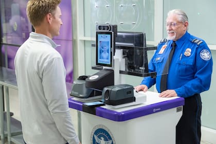 La TSA permite usar las identificaciones digitales para pasar por puntos de seguridad en aeropuertos de EE.UU.