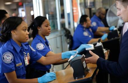 La TSA pide la documentación Real ID y realiza controles de seguridad adicionales a quienes no la presenten