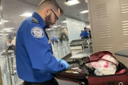 La TSA se encarga de regular la seguridad en los aeropuertos estadounidenses