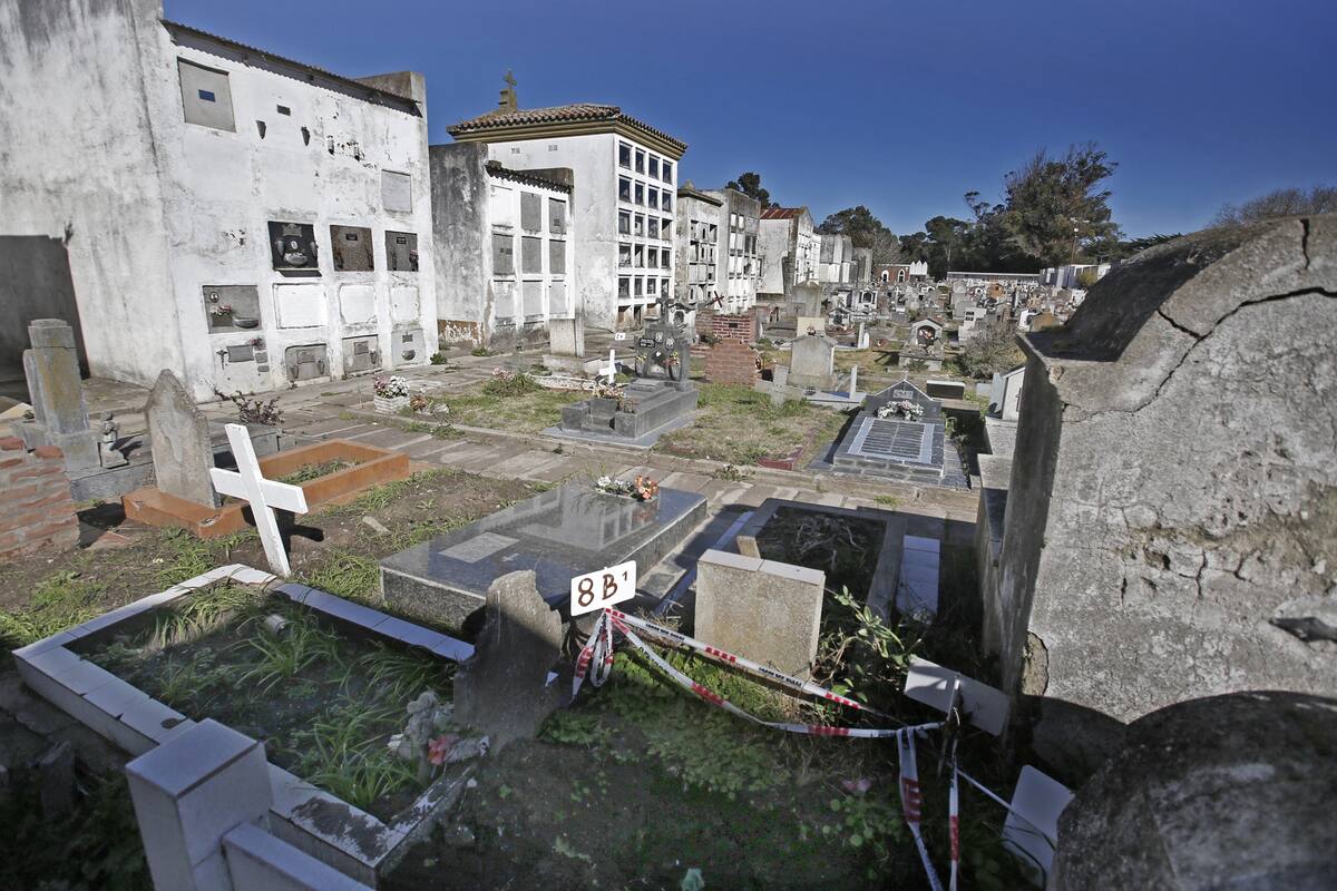 La tumba del cementerio de Otamendi donde debían estar, dentro de su ataúd, los restos de Ciro Lescano