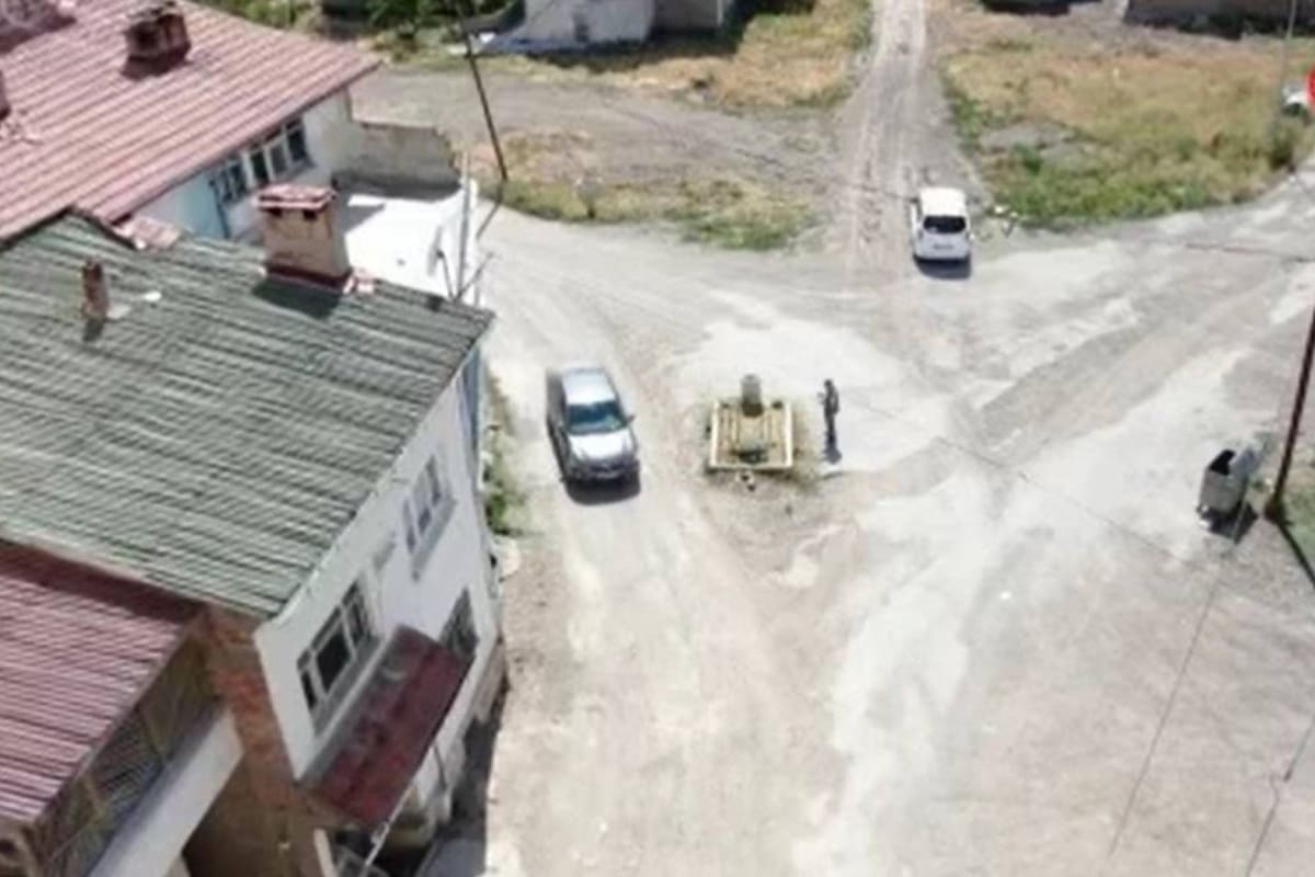 La tumba del desconocido atraviesa tres caminos