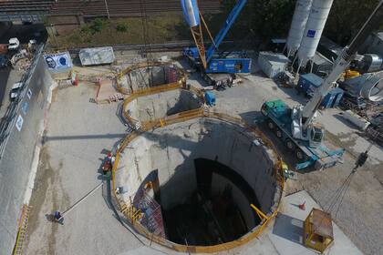 La tuneladora de origen alemán fue bautizada Elisa, por Elisa Bachofen, la primera mujer diplomada en ingeniería civil en América del Sur.