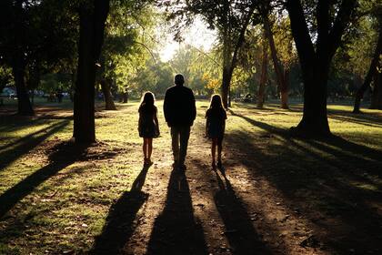 La tutora de las niñas rechazó el pedido del abuelo a causa de la “rotunda negativa” de las menores