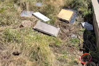 Malvinas: exhiben actos de vandalismo contra placas y ofrendas argentinas en el cementerio de Darwin