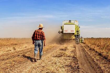 La Uatre informó un aumento salarial para los peones rurales en julio y agosto