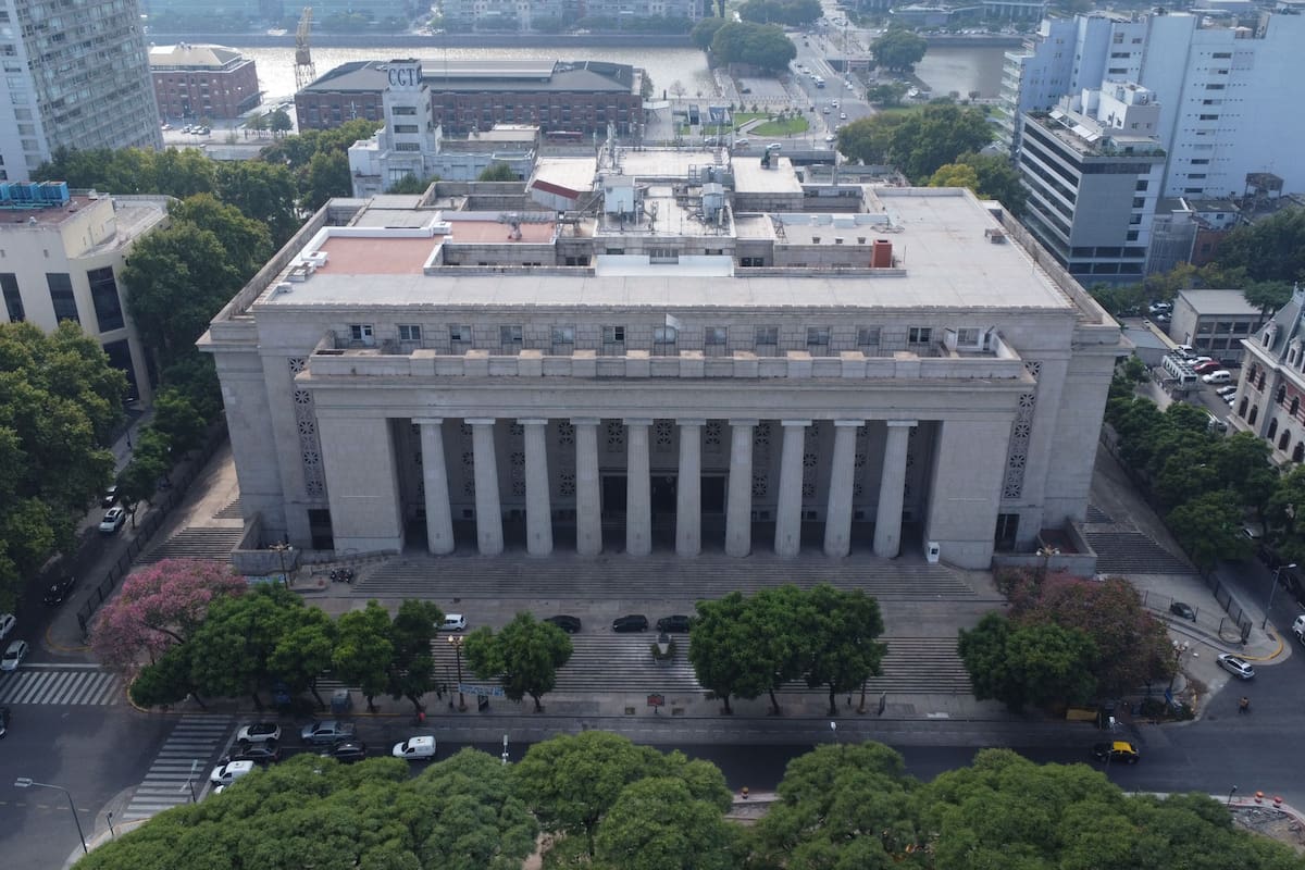 La UBA es la universidad mejor ubicada en un prestigioso ranking internacional; hoy se da la discusión sobre el arancelamiento para estudiantes extranjeros