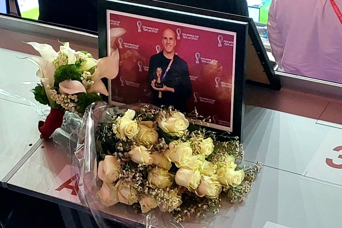 La ubicación que ocupaba Grant Wahl en el estadio Al Bayt, donde se enfrentan Inglaterra y Francia; el estadounidense tenía asignado ese escritorio para la cobertura de este cruce de cuartos de final del Mundial Qatar 2022.