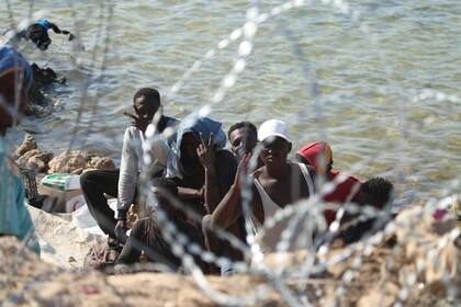 La UE evalúa deportar migrantes a "terceros países seguros"