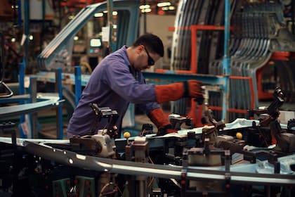 La UIA responde a las críticas del Gobierno presentando una encuesta que brinda datos desalentadores sobre la evolución del sector industrial