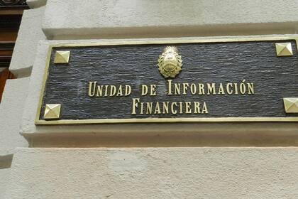 La UIF advirtió a entidades bancarias de una maniobra que se repetía de manera sistemática en municipios a lo largo del país